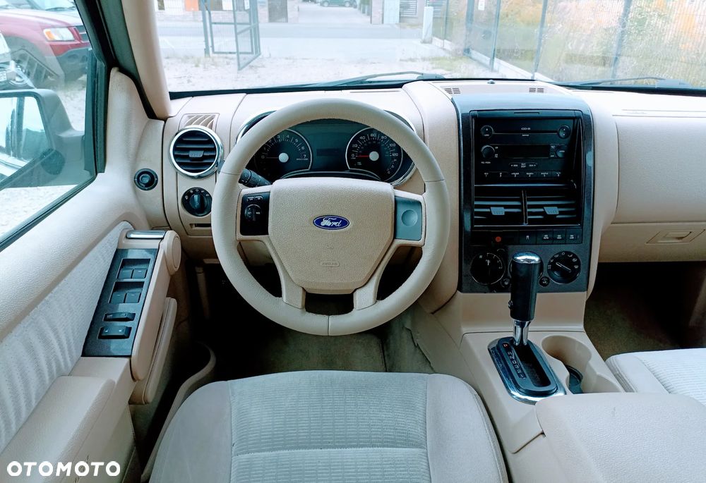 Ford Explorer 4.0 4WD - 6