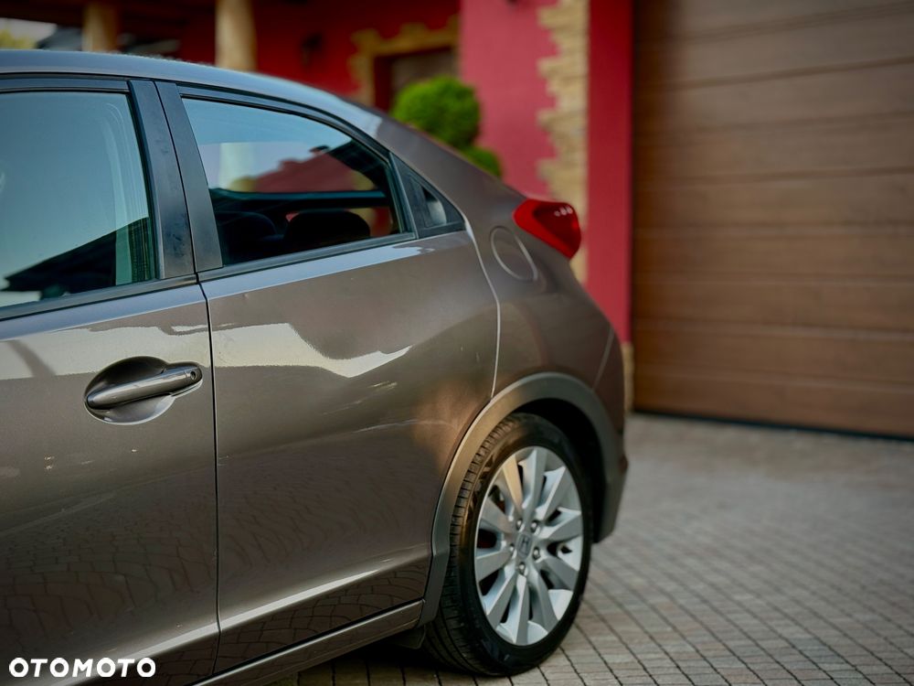Honda Civic 1.8 i-VTEC Comfort 40 Jahre Edition - 8
