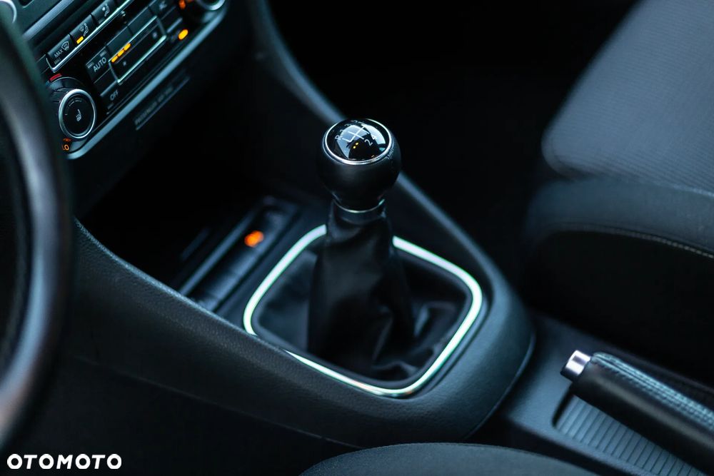 Volkswagen Golf VI 1.6 Comfortline - 34