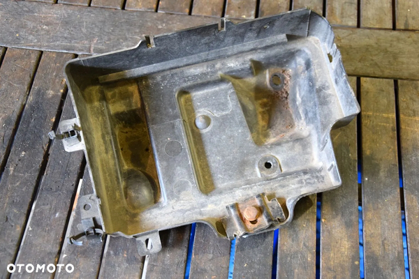 Opel Astra H Podstawa akumulatora