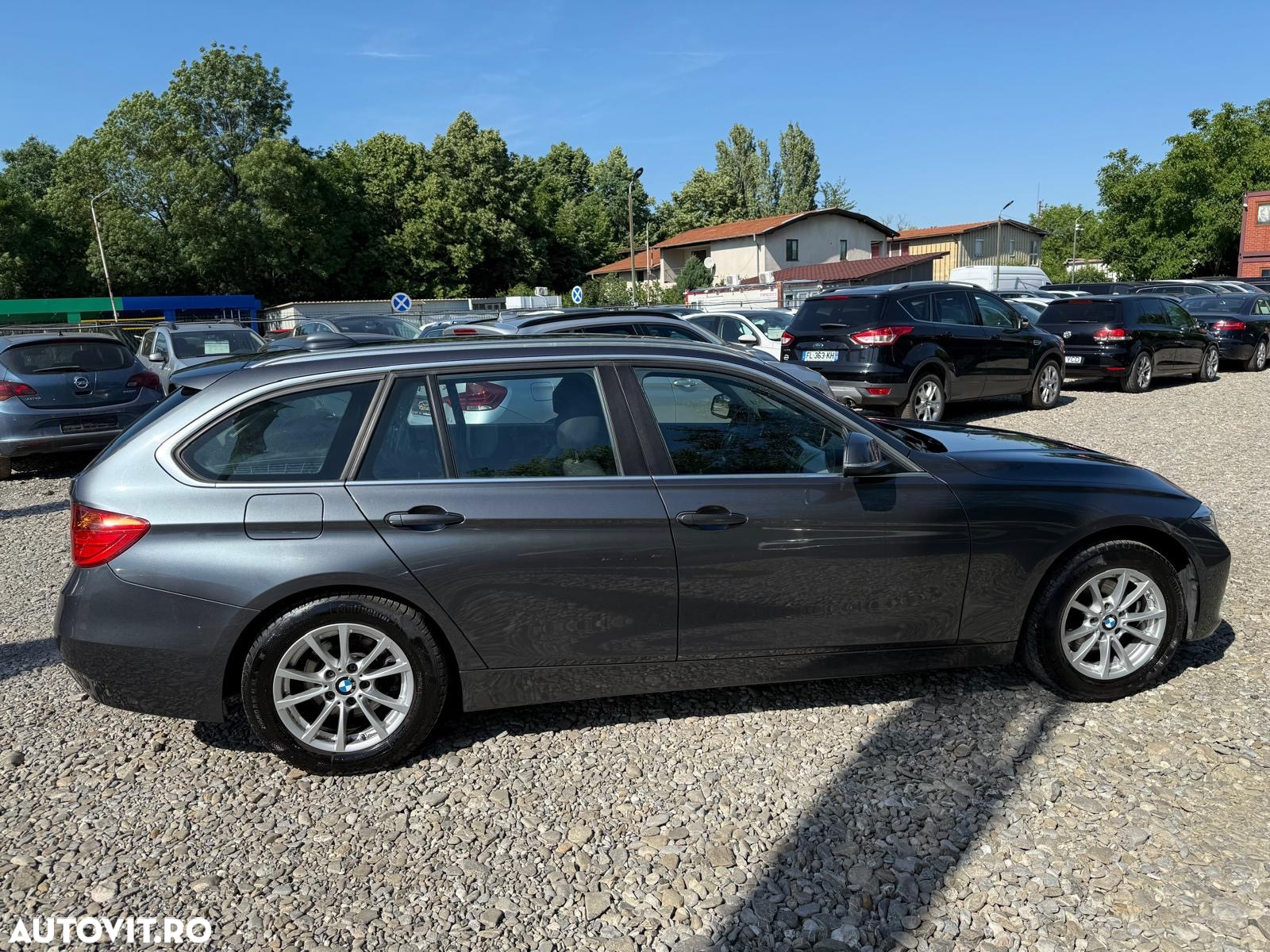 BMW Seria 3 320d xDrive - 29