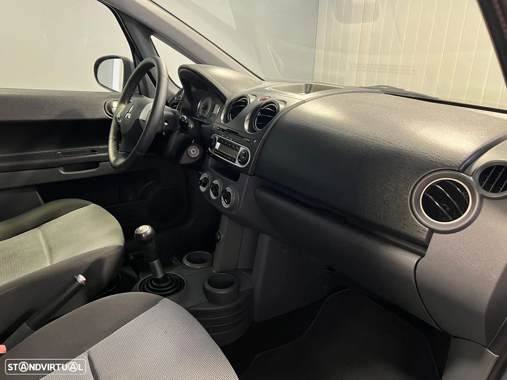 Mitsubishi Colt 1.1 Invite JLL - 10