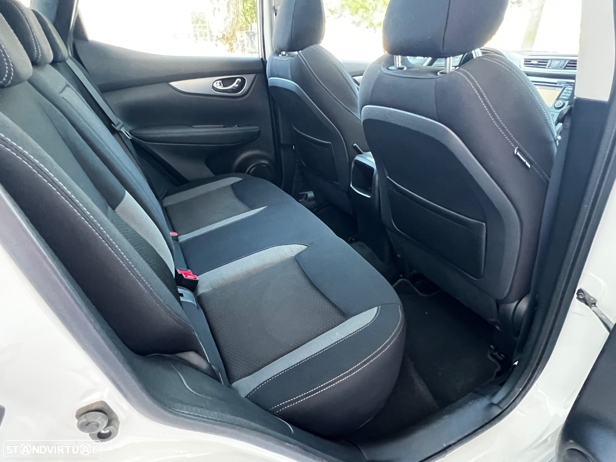 Nissan Qashqai 1.5 dCi N-Connecta J18+Led - 16