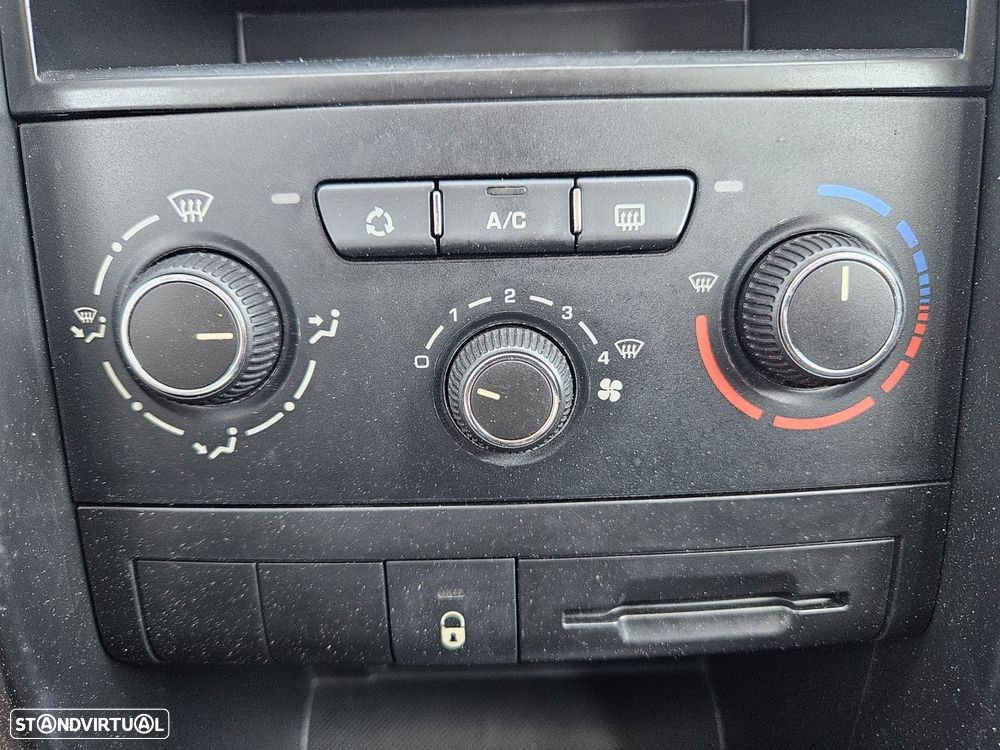 Peugeot 207 1.4 16V Trendy - 30