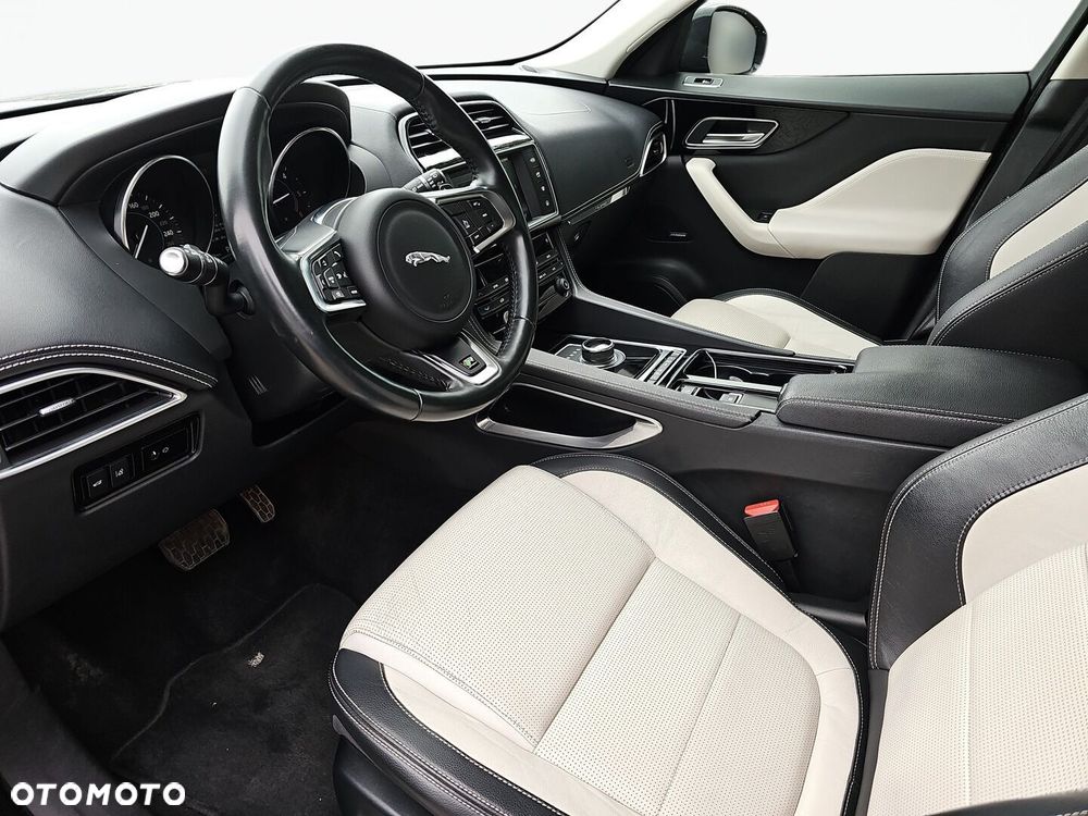 Jaguar F-Pace - 15