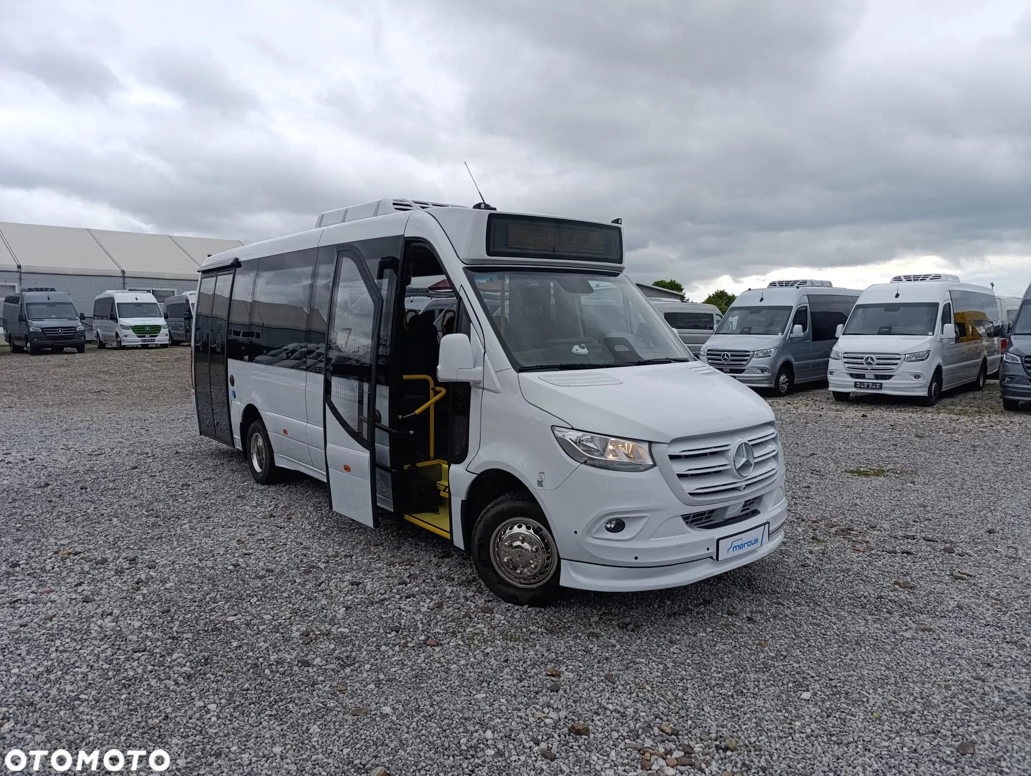 Mercedes-Benz Sprinter 517 - 1