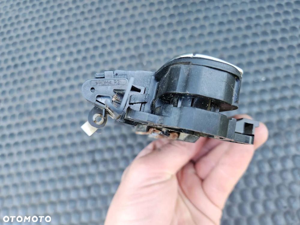 Klamka 4F0837885 4F0837886 Zewnetrzna Chrom Klamki Drzwi Zaslepka LY7W Srebrna Audi A6 C6 Sedan Kombi - 37