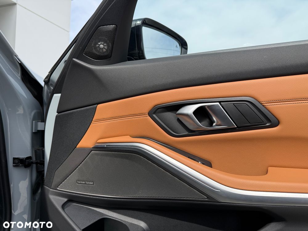 BMW Seria 3 320d xDrive M Sport Shadow - 30