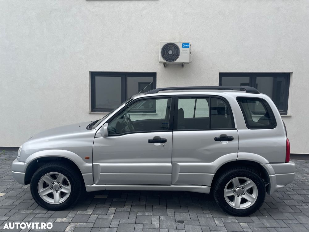 Suzuki Grand Vitara 2.0i - 9
