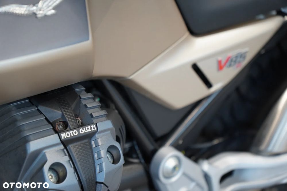Moto Guzzi V85 - 9