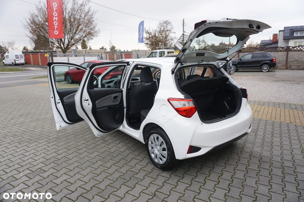 Toyota Yaris 1.0 VVT-i Team Deutschland - 13