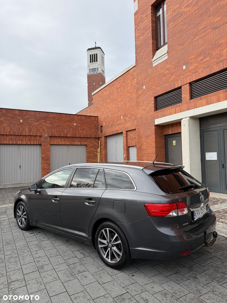 Toyota Avensis 1.8 Sol plus NAVI - 19