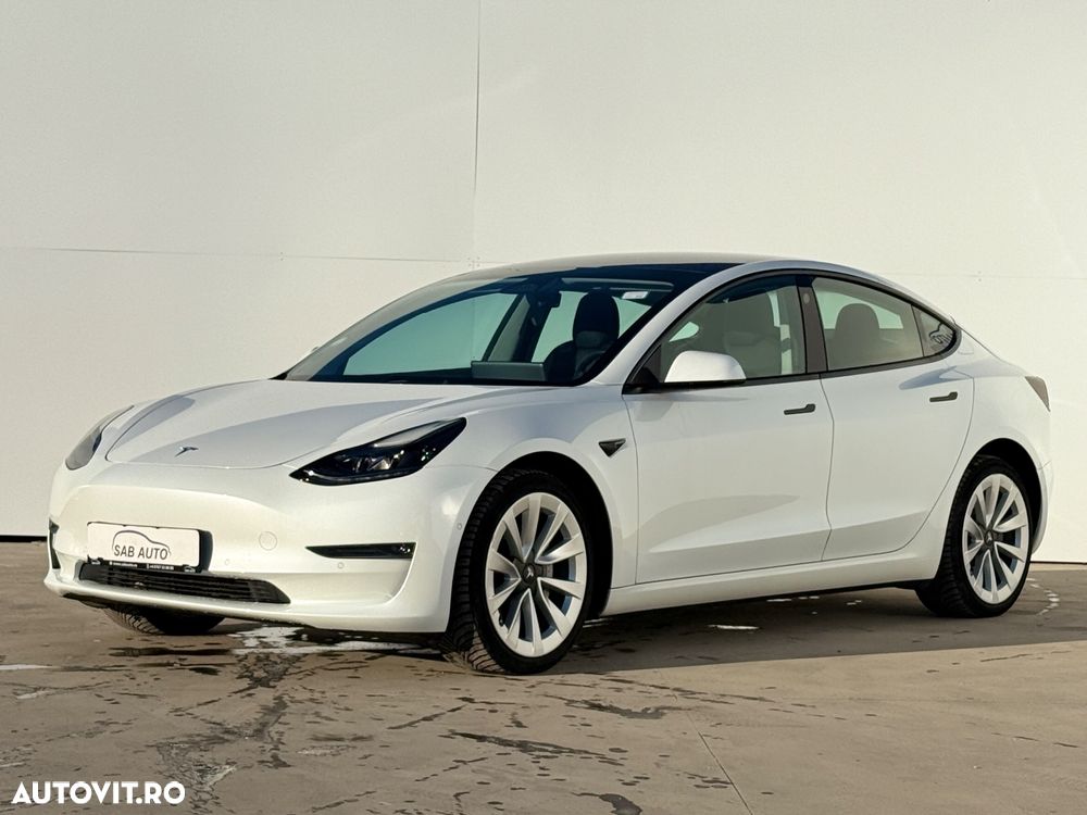 Tesla Model 3 - 4