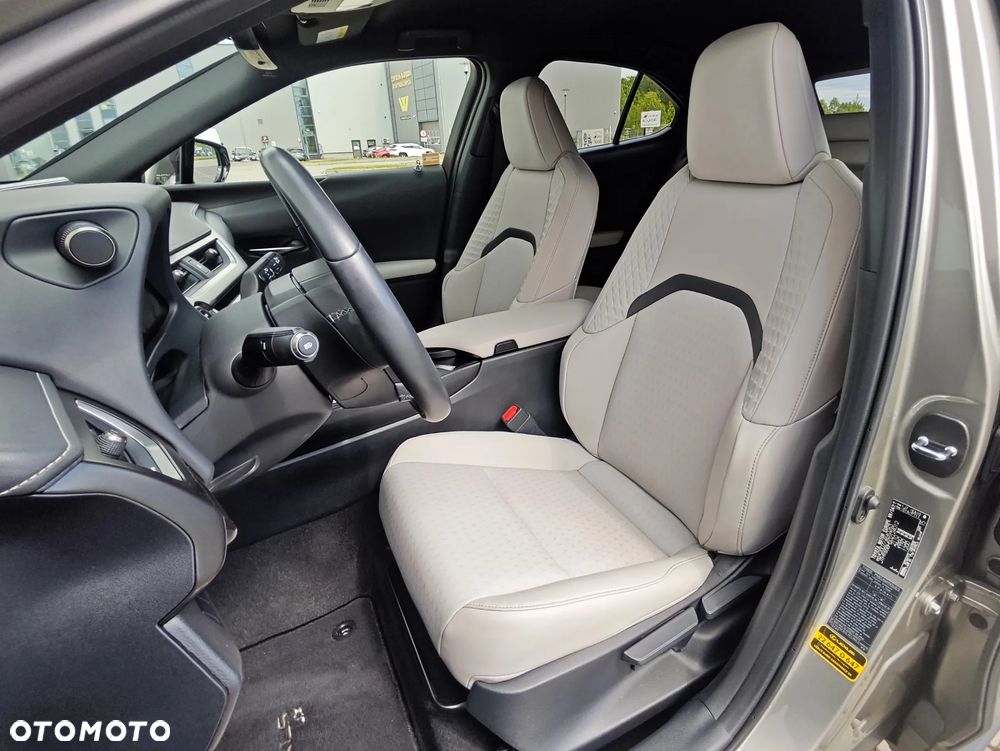 Lexus UX 250h GPF F Impression 2WD - 11