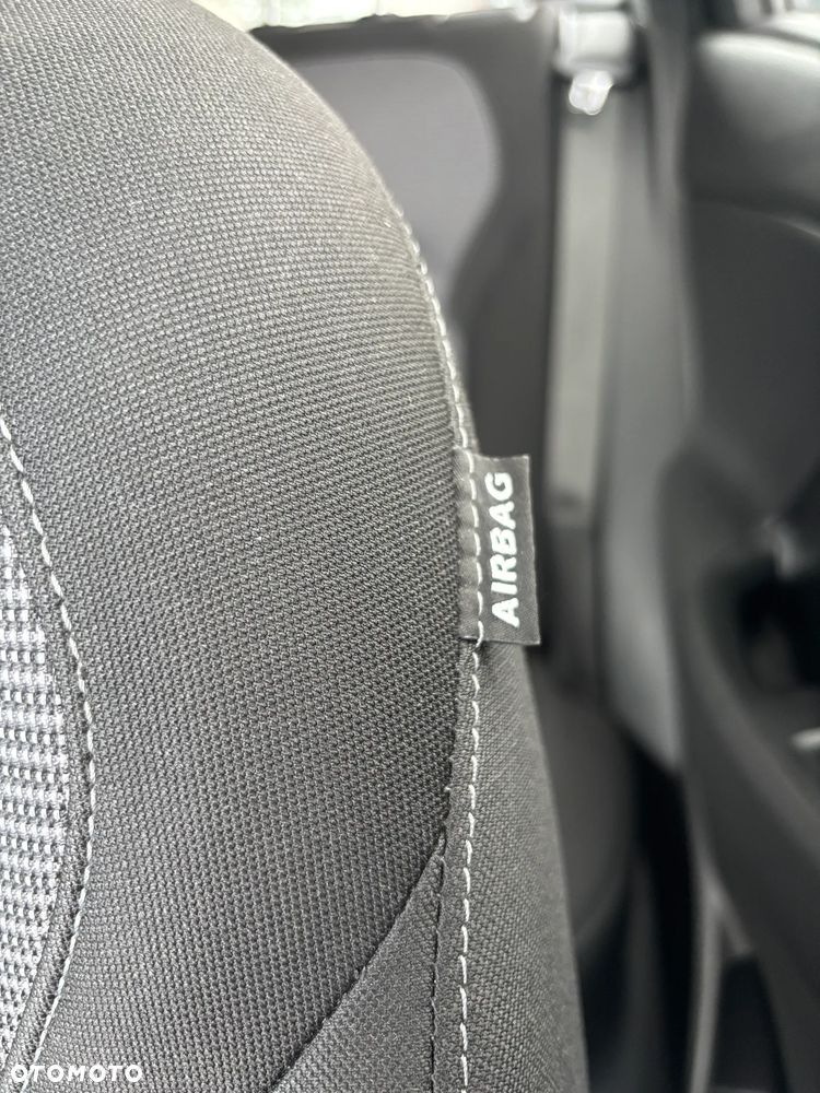 Hyundai i30 1.6 D Classic + - 26