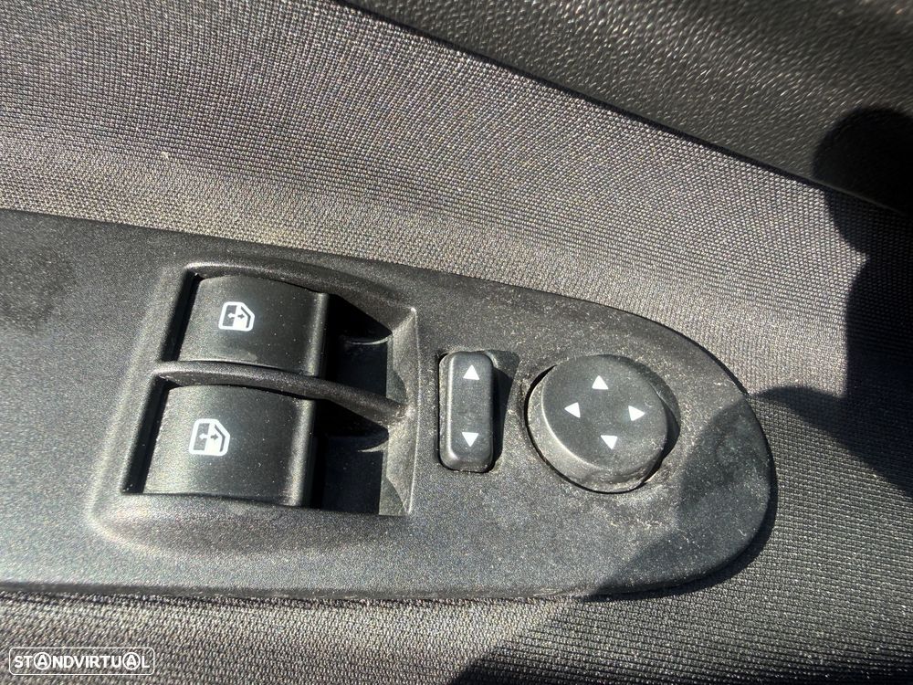 Fiat Punto 1.3 M-Jet Easy S&S - 26