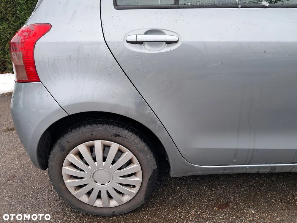 Toyota Yaris - 10