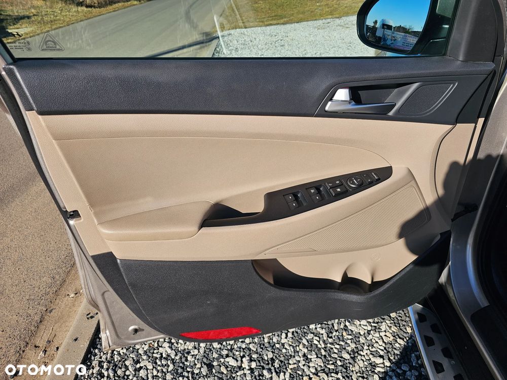 Hyundai Tucson 1.7 CRDI BlueDrive Style 2WD - 19