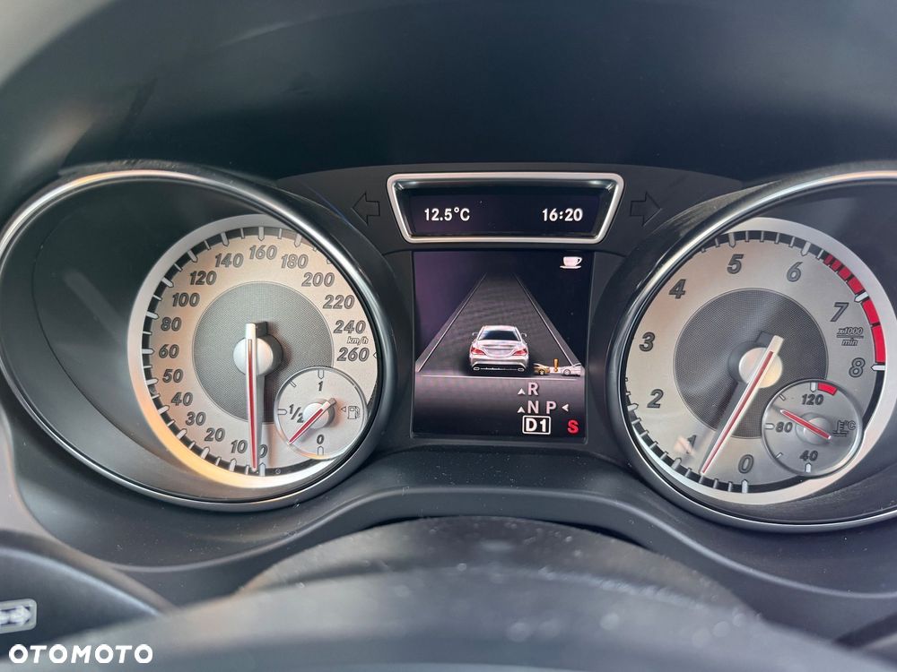 Mercedes-Benz CLA 200 7G-DCT Urban - 33