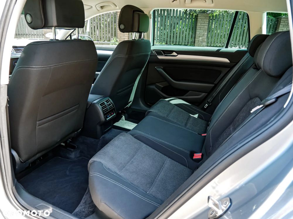 Volkswagen Passat 2.0 TDI SCR DSG Highline - 36