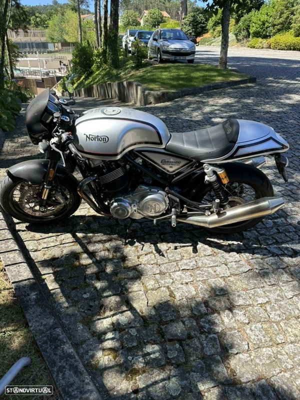 Norton Commando 961 Cafe Racer MKII - 3