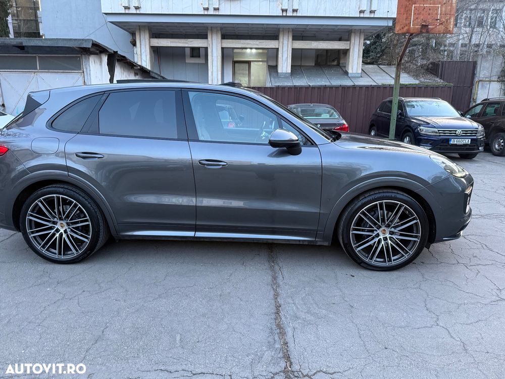 Porsche Cayenne - 4