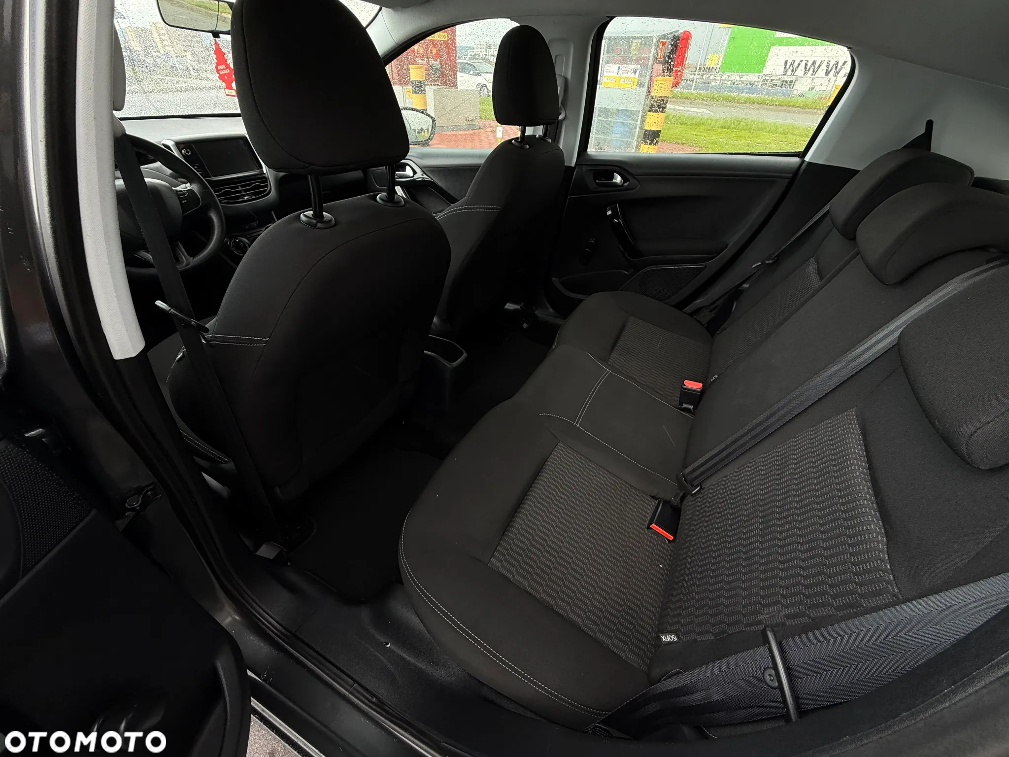 Peugeot 208 1.6 BlueHDi Allure S&S - 10