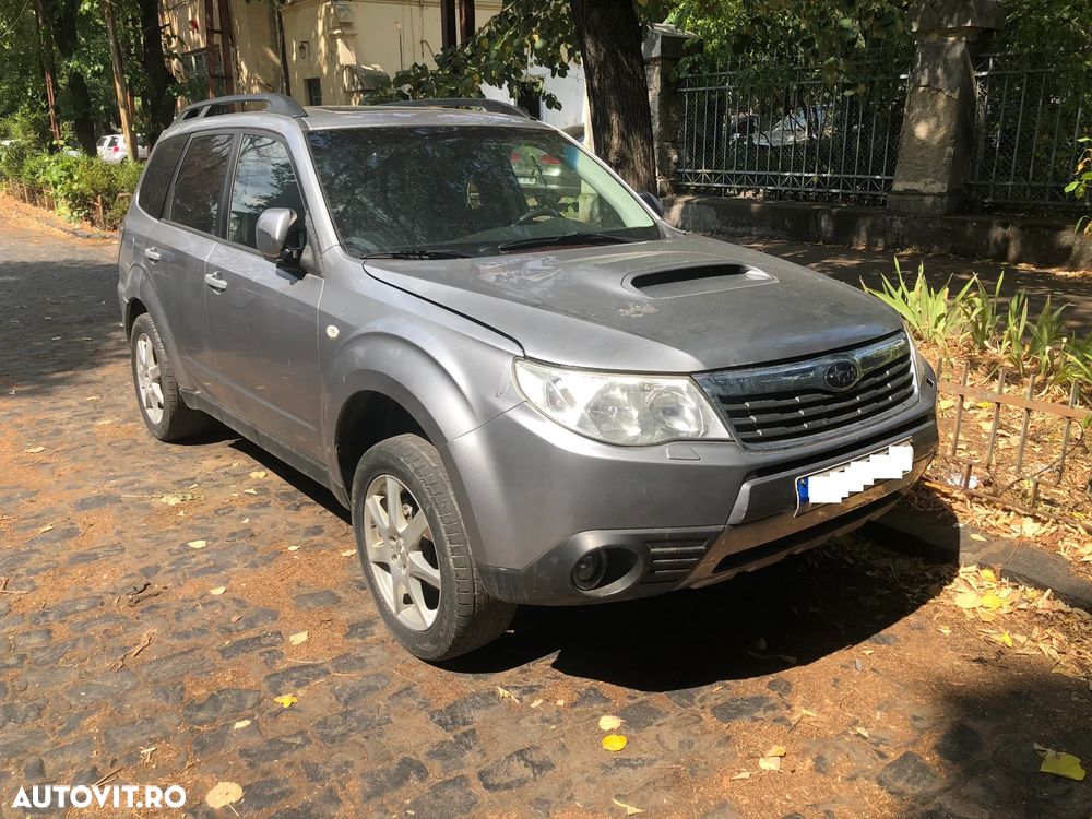 Dezmembrez Subaru Forester 2009 gri argintiu 2.0 diesel - 1