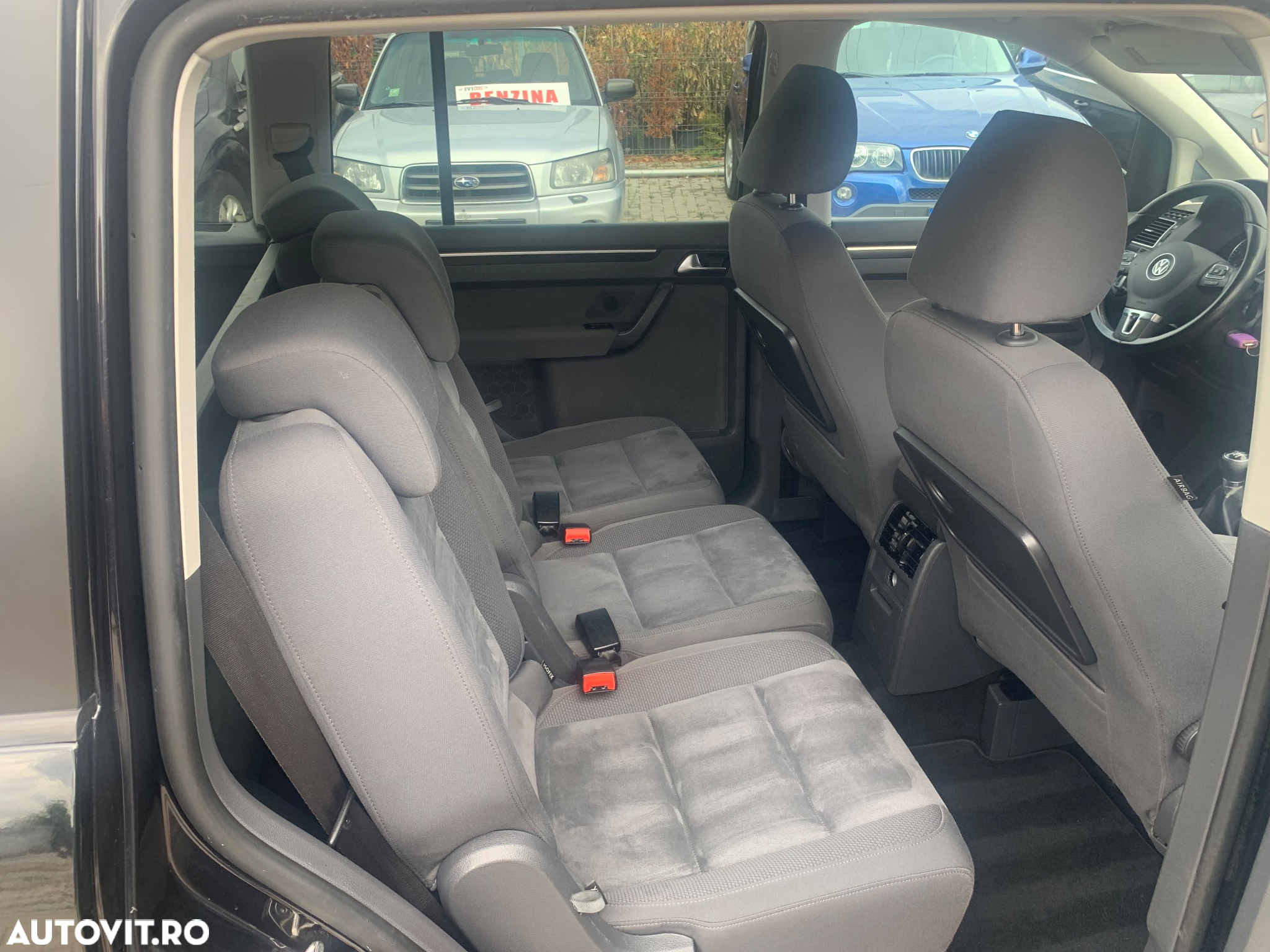 Volkswagen Touran 1.6 TDI Highline - 9