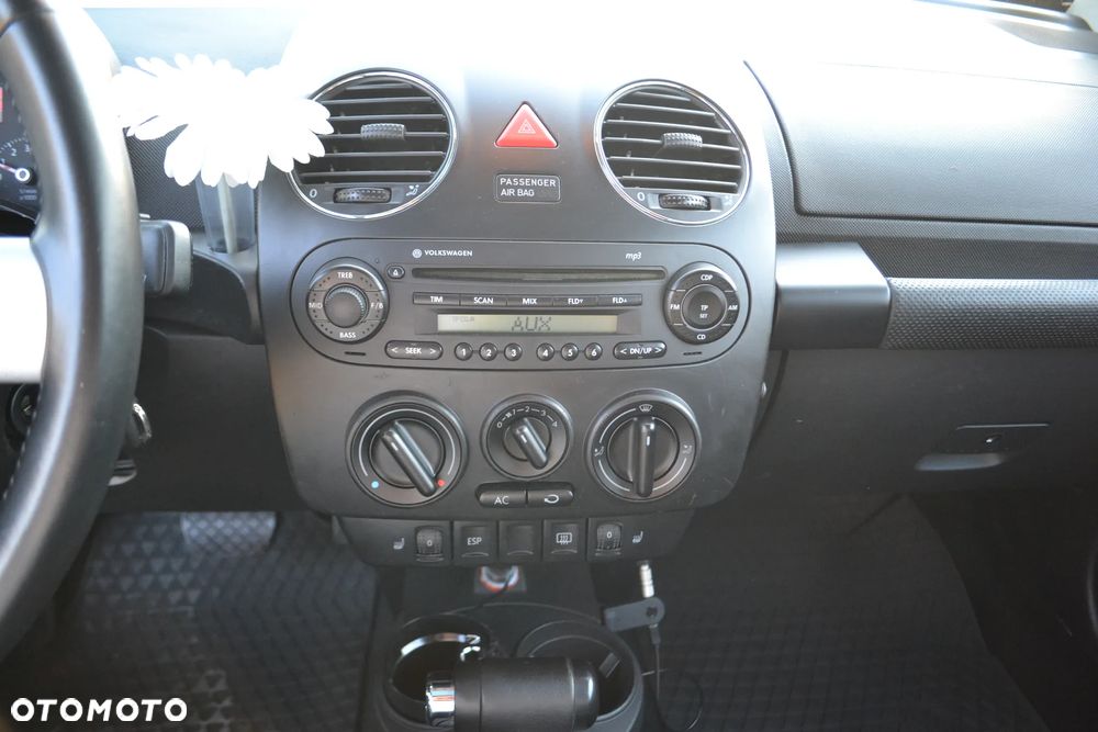 Volkswagen New Beetle 1.8 5V Automatik United - 22