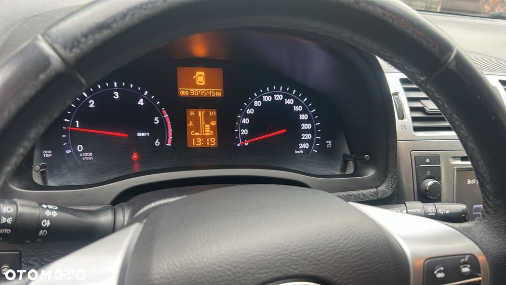 Toyota Avensis - 13