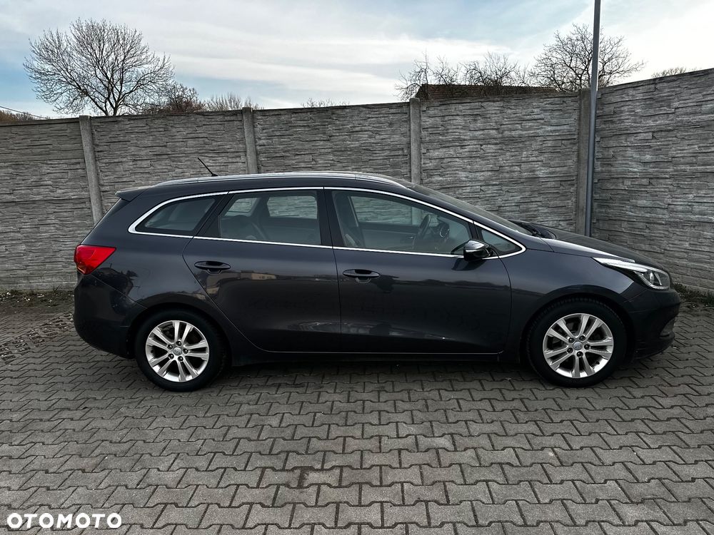 Kia Ceed 1.6 GDI Dream Team Edition - 11