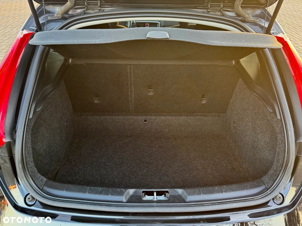 Volvo V40 D2 Momentum - 27