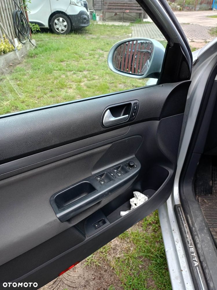 Volkswagen Jetta 1.9 TDI Comfortline - 22