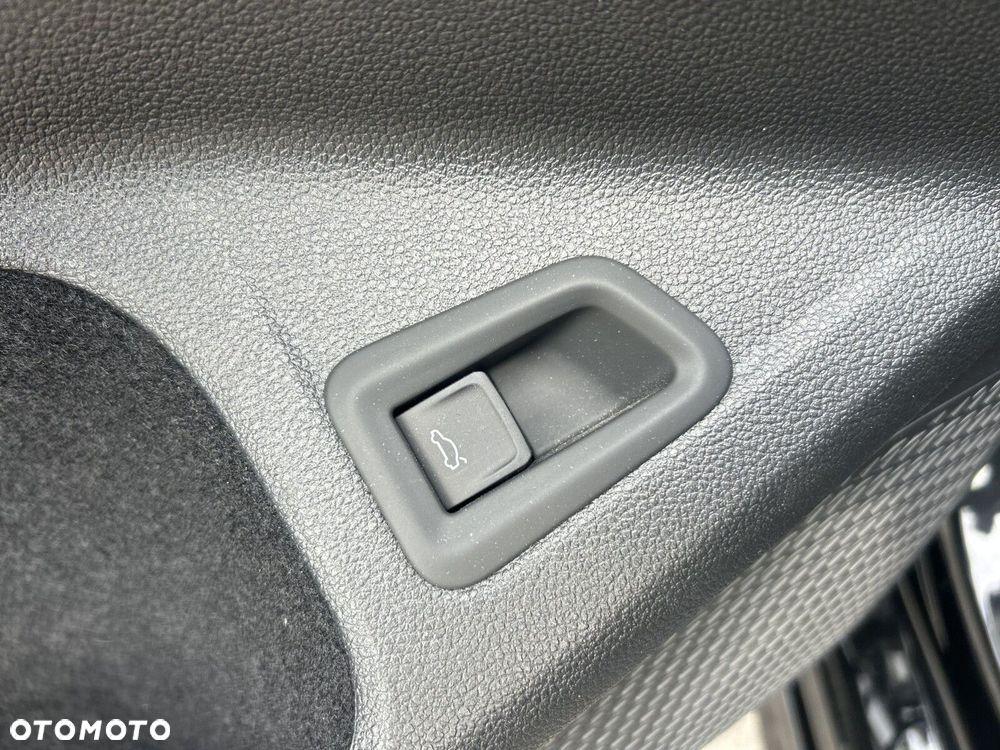 Volkswagen Golf Variant 1.5 eTSI mHEV R-Line Plus DSG - 25
