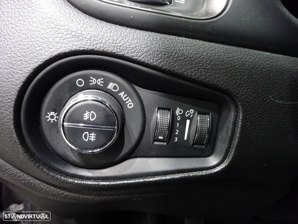 Jeep Renegade 1.0 T Limited - 12