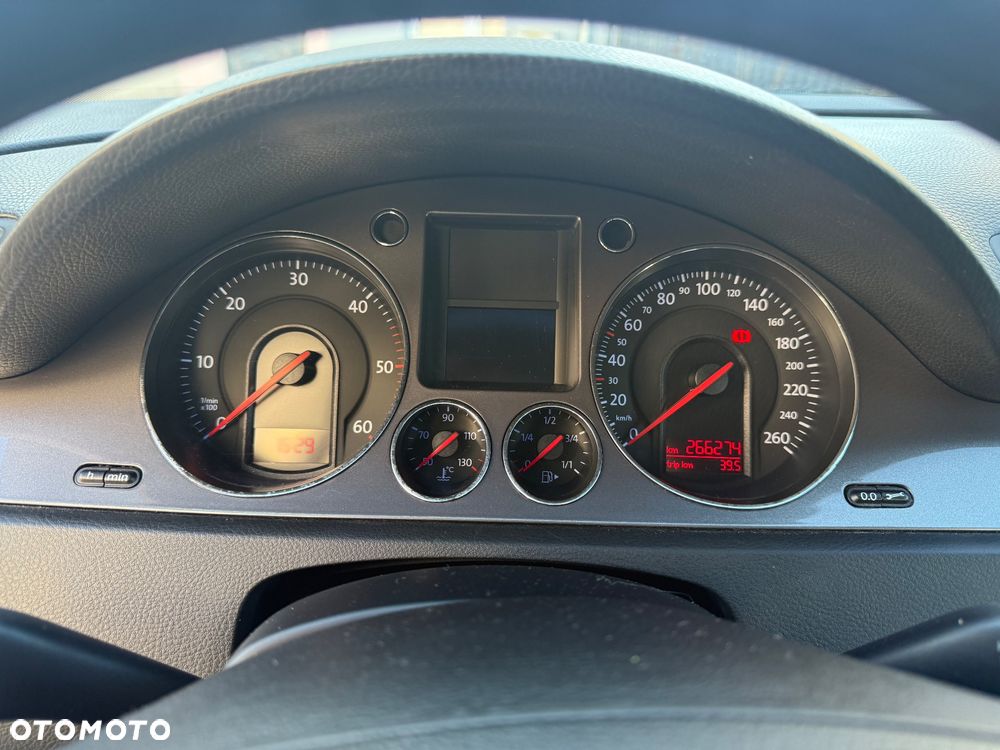 Volkswagen Passat 1.9 TDI DPF Trendline - 11