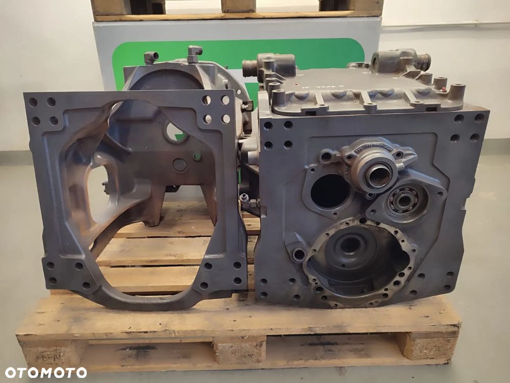 Obudowa skrzyni biegów ML180 HA180 MASSEY FERGUSON 7718 S - 9