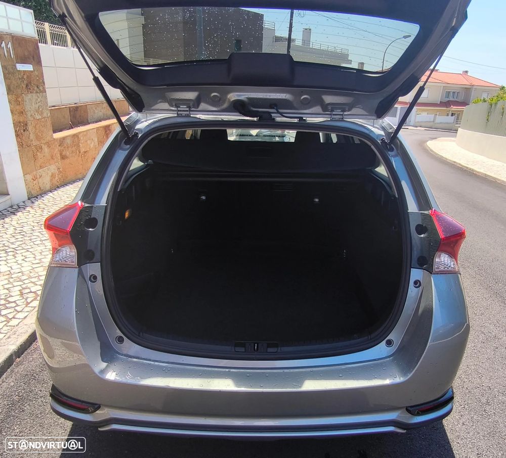 Toyota Auris Touring Sports 1.8 HSD Freestyle - 9