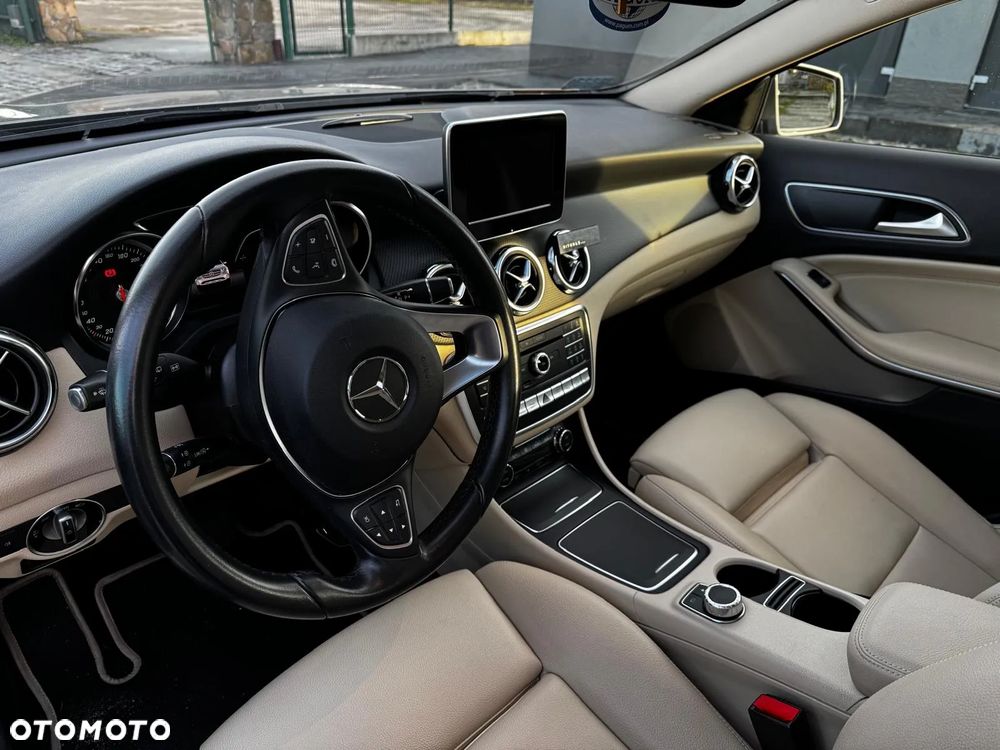 Mercedes-Benz GLA - 4