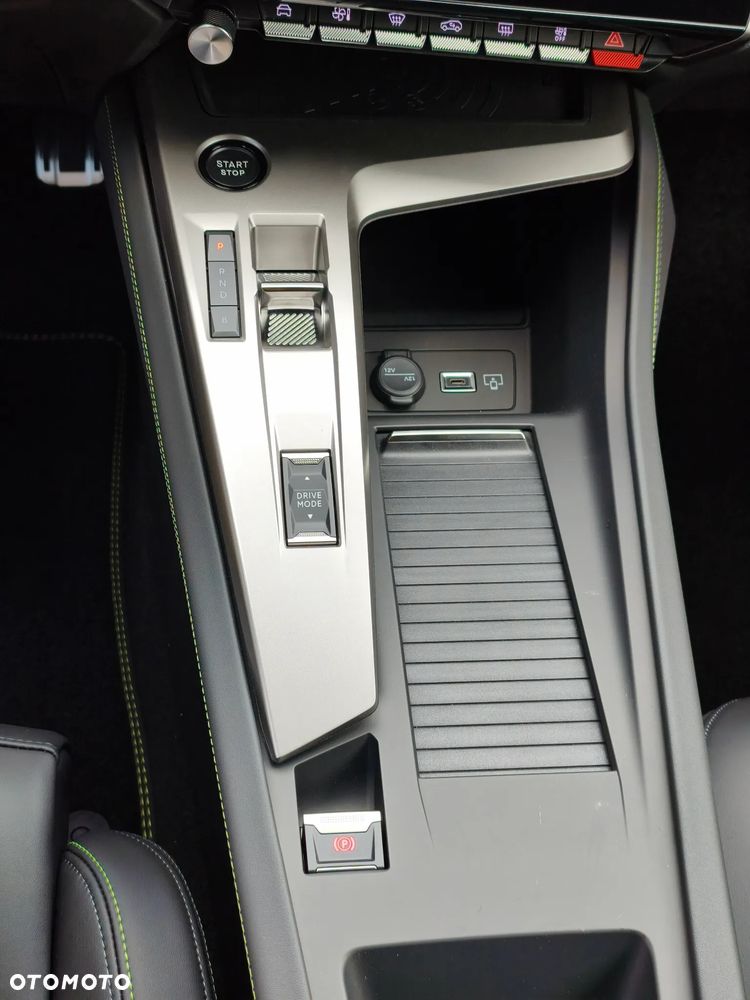 Peugeot 408 1.6 Plug-in Hybrid 240 GT Exclusive e-DCS7 - 17