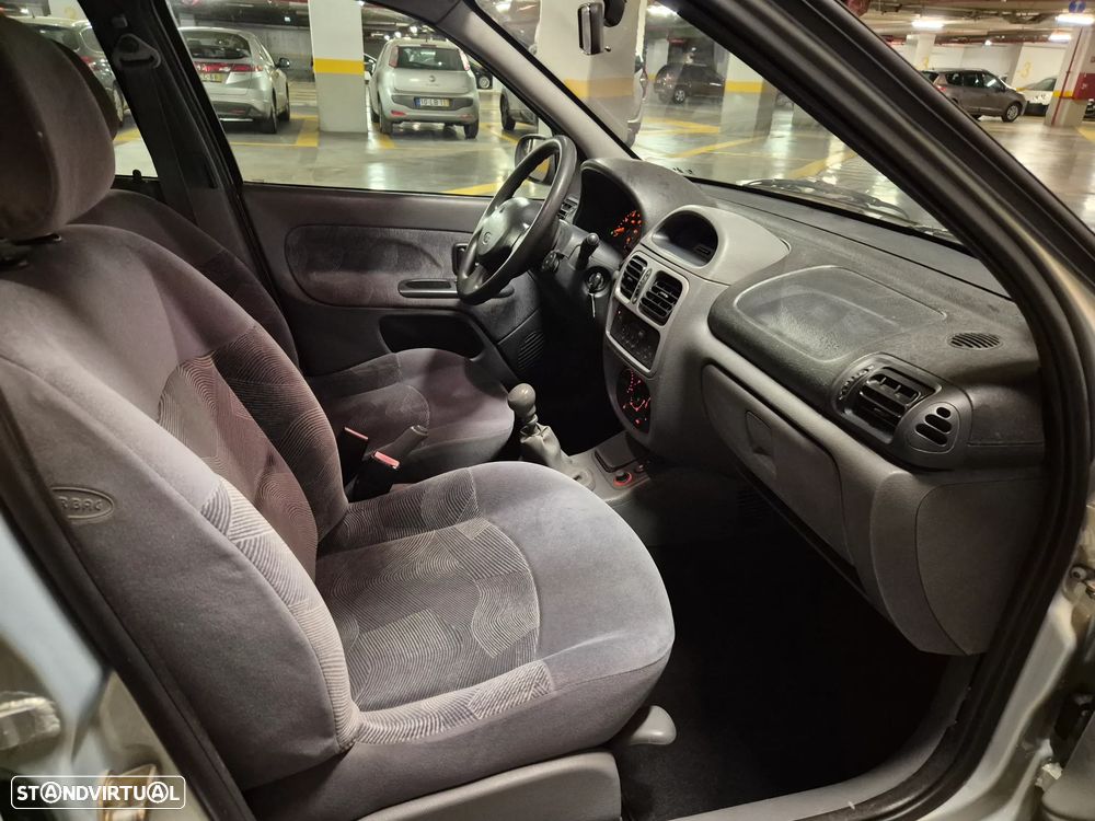 Renault Clio 1.2 RXE - 28