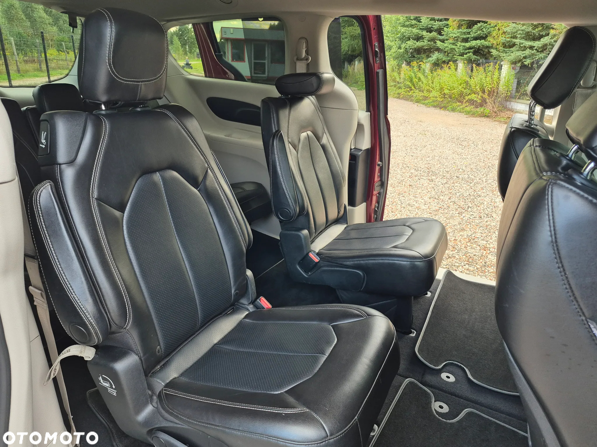 Chrysler Pacifica - 30