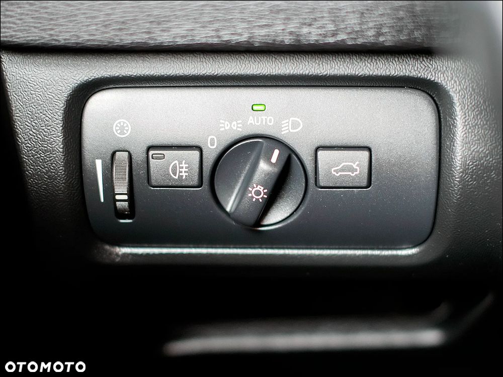 Volvo V40 Cross Country - 30