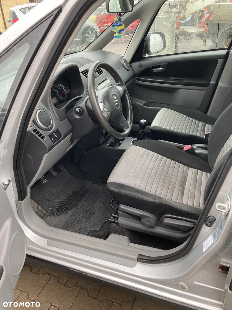 Suzuki SX4 1.6 Comfort - 12
