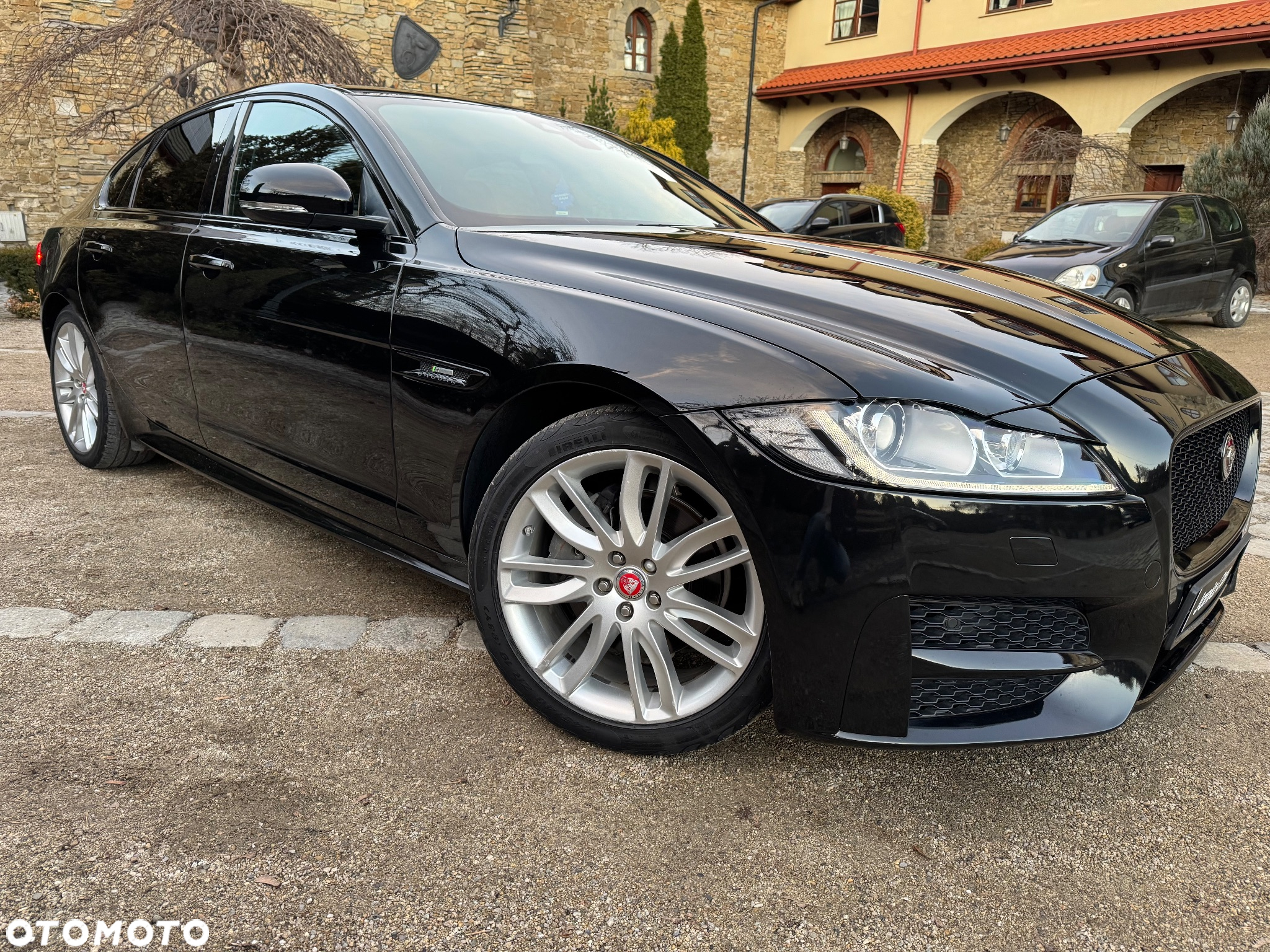 Jaguar XF - 12