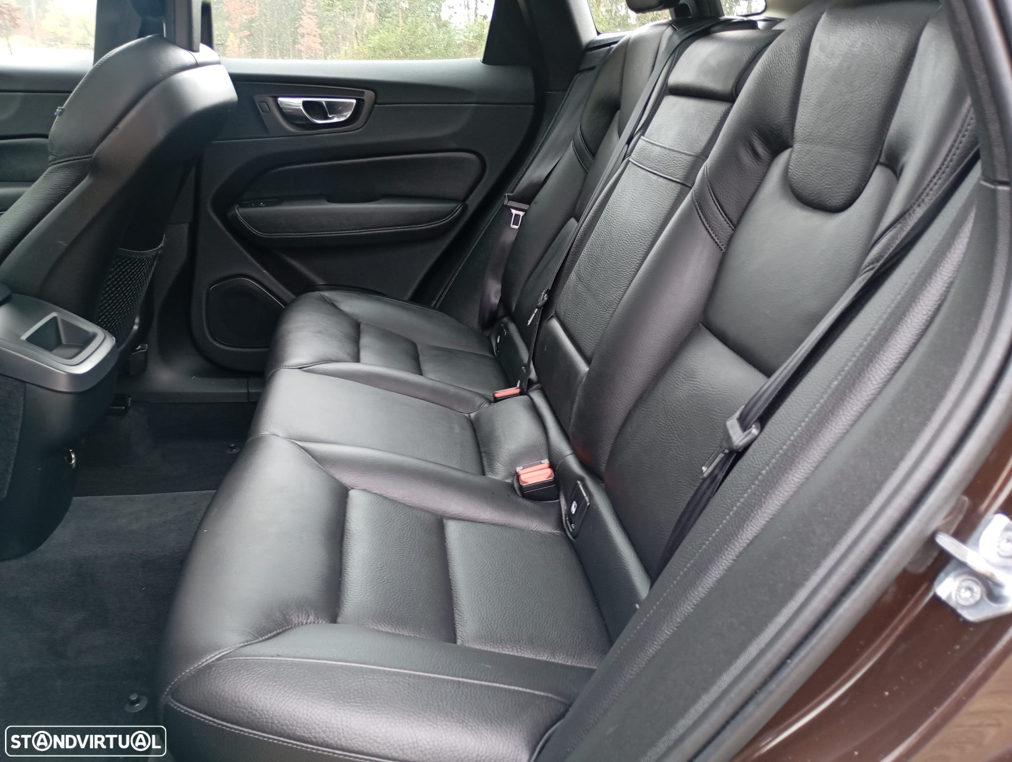 Volvo XC 60 2.0 D4 Momentum AWD Geartronic - 40