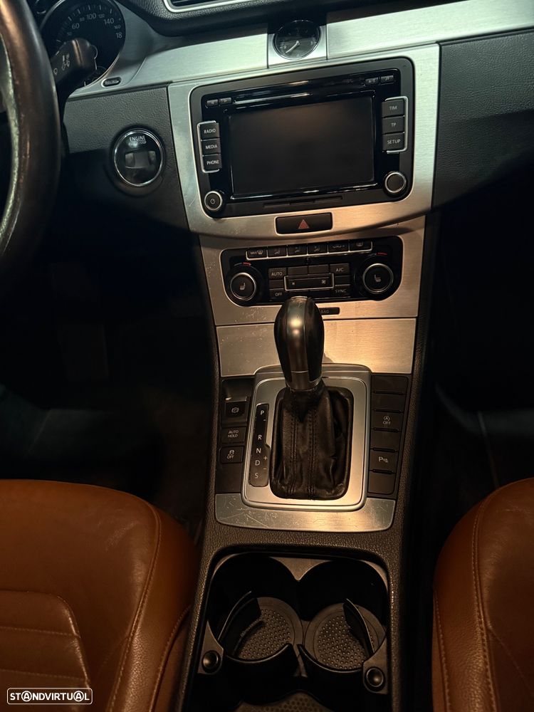 VW Passat 2.0 TDI Edition Confort. DSG - 16