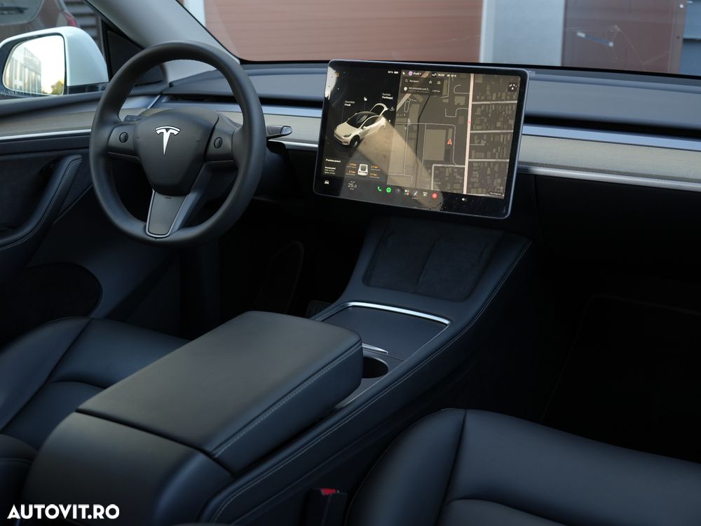 Tesla Model Y - 25