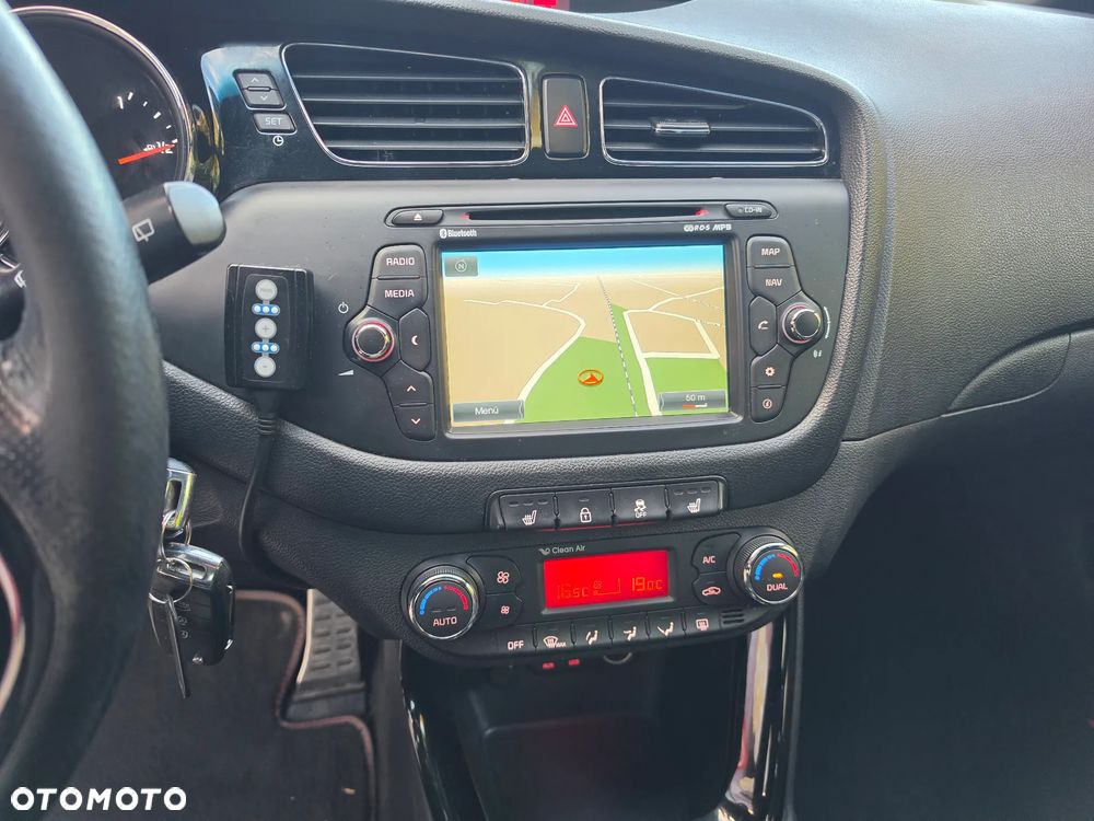 Kia Ceed - 31